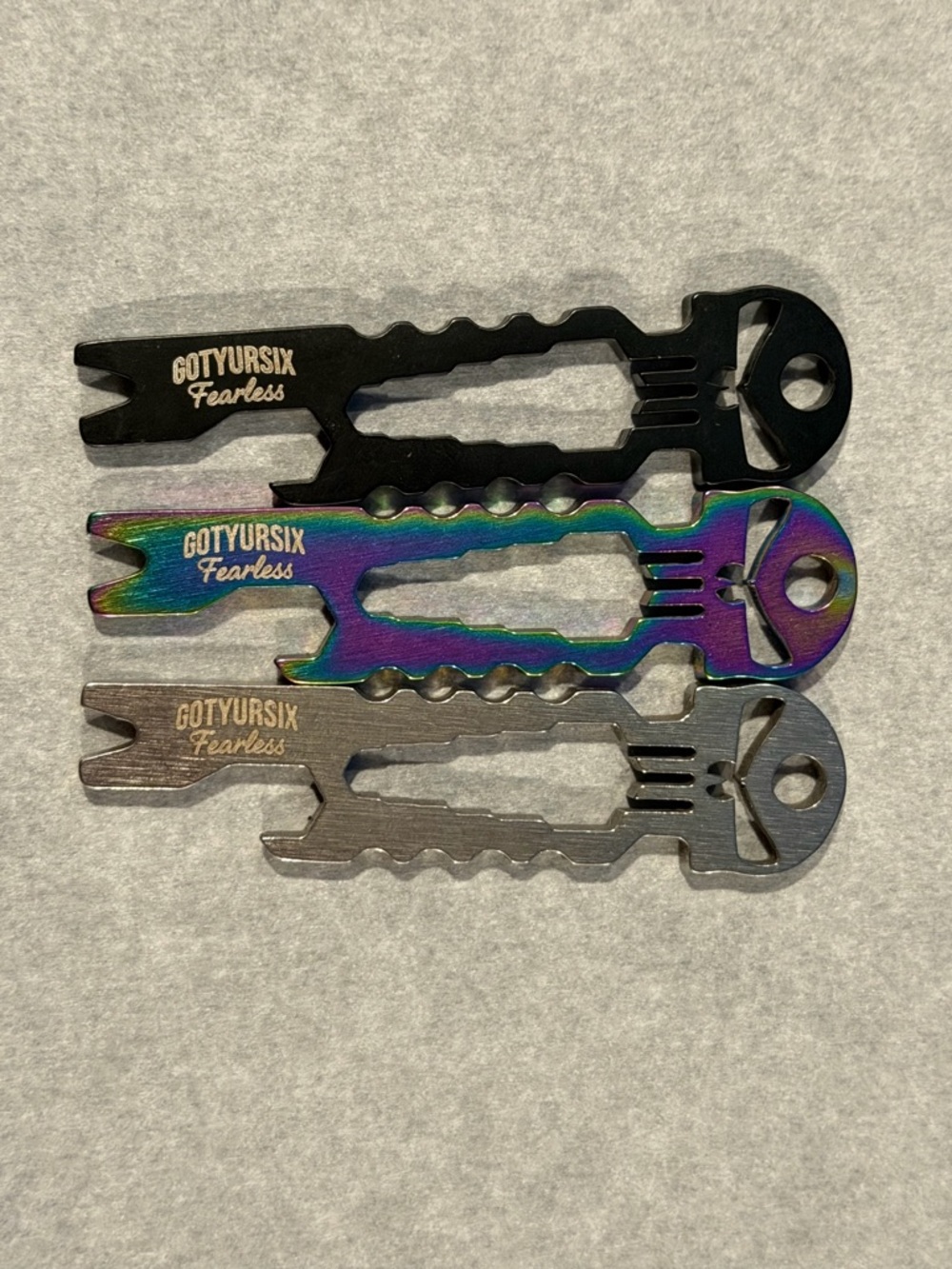(NEW) BLK, SLVR, IRIDESCENT EDC GX FEARLESS 8-In-1 TACTICAL KEYCHAIN MULTI-TOOL
